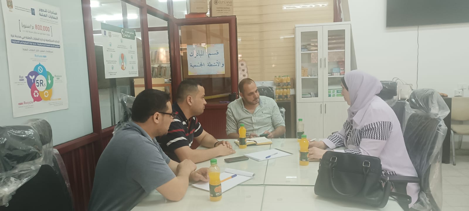 لجنة احياء مناسبة يوم البيئة العالمي تعقد اجتماعاً مع بلدية غزة ومركز العمل التنموي معاً.